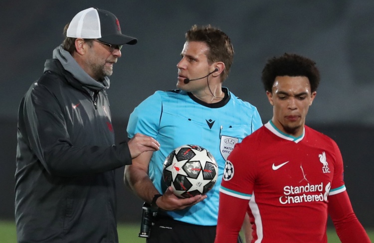 双重喜悦！雄鹿击败湖人后，字母哥获詹姆斯特别赠礼