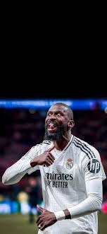 C罗一家海边度假，乔治娜晒比基尼展示性感身材